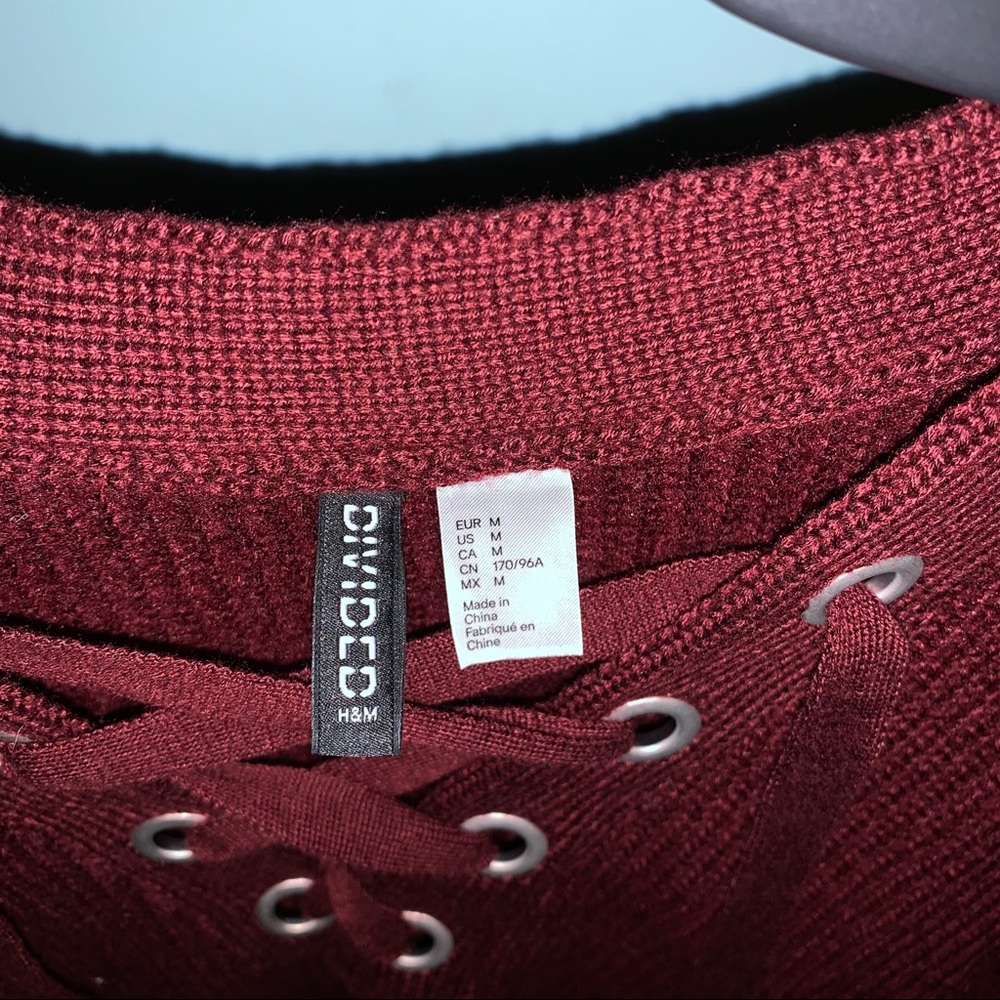 DIVIDED Maroon criss-cross sweater - Picture 4 of 4